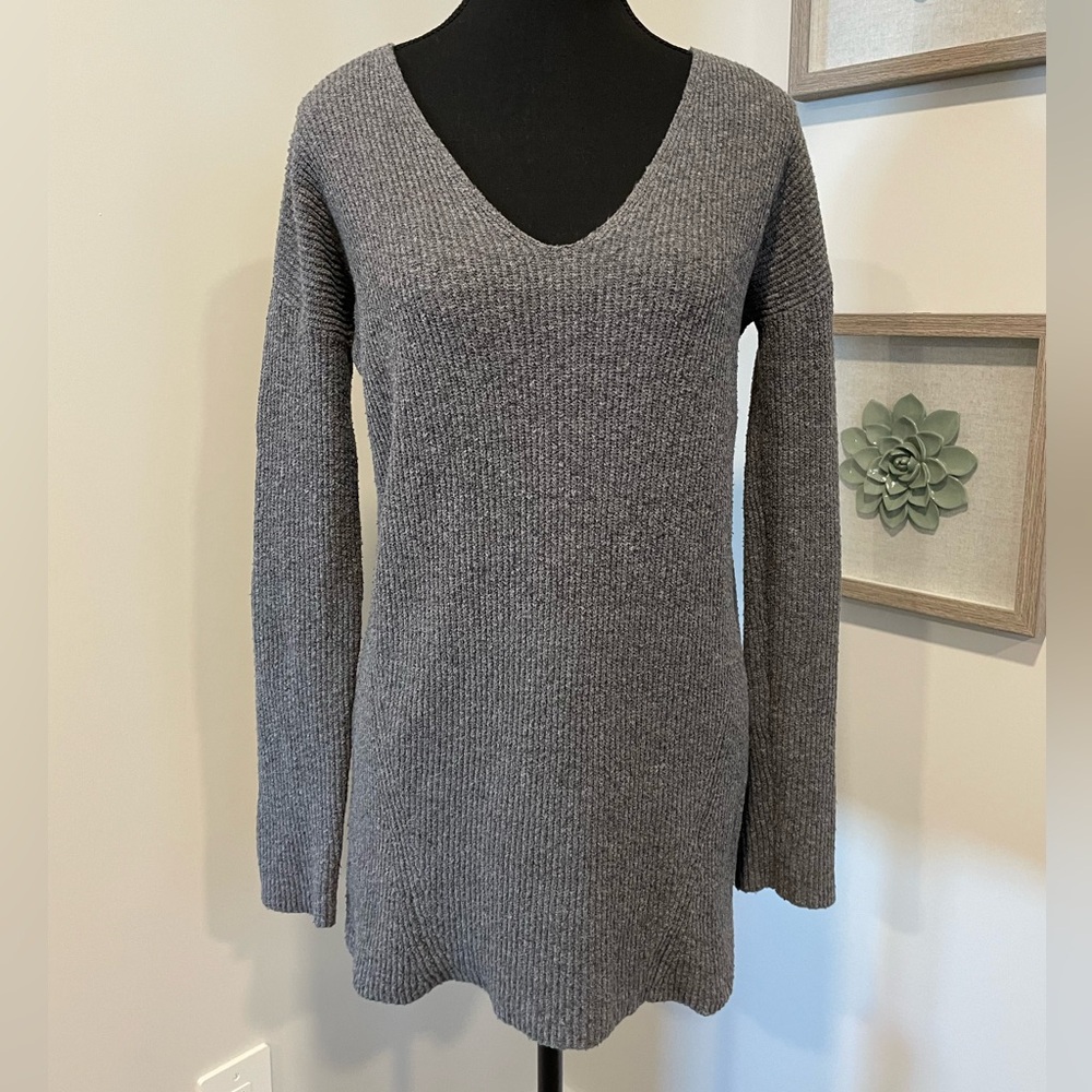 Aritzia Wilfred Henon Grey Boucle Ribbed Sweater EUC